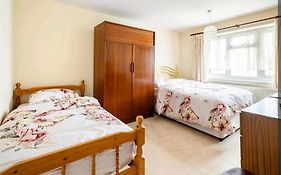 London Stratford Holiday Home
