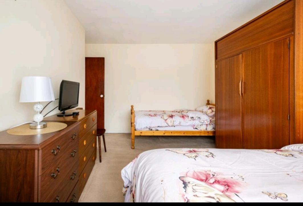 London Stratford Holiday Home Exterior photo